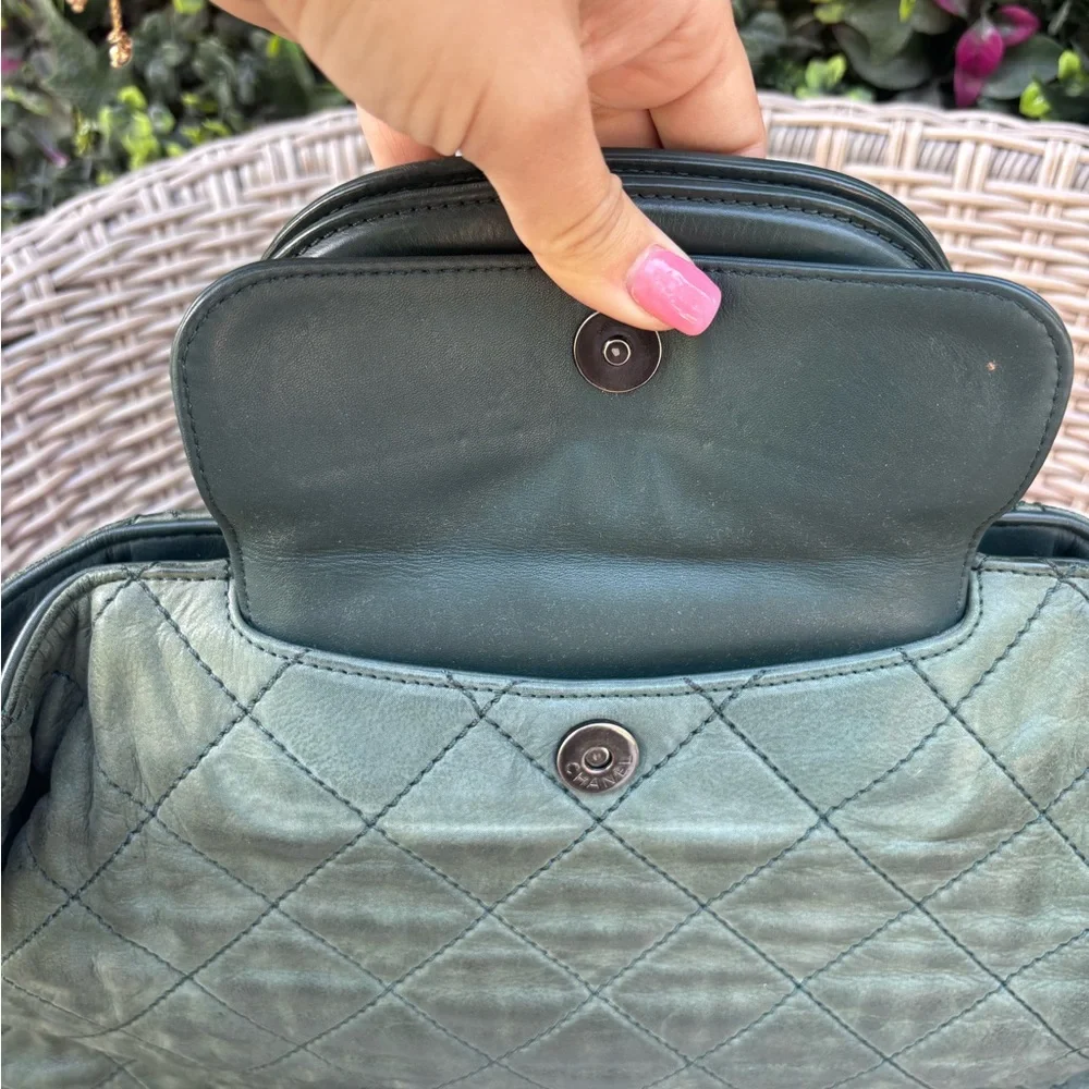 Authentic CHANEL in the mix iridescent khaki green tote 2011 winter collection